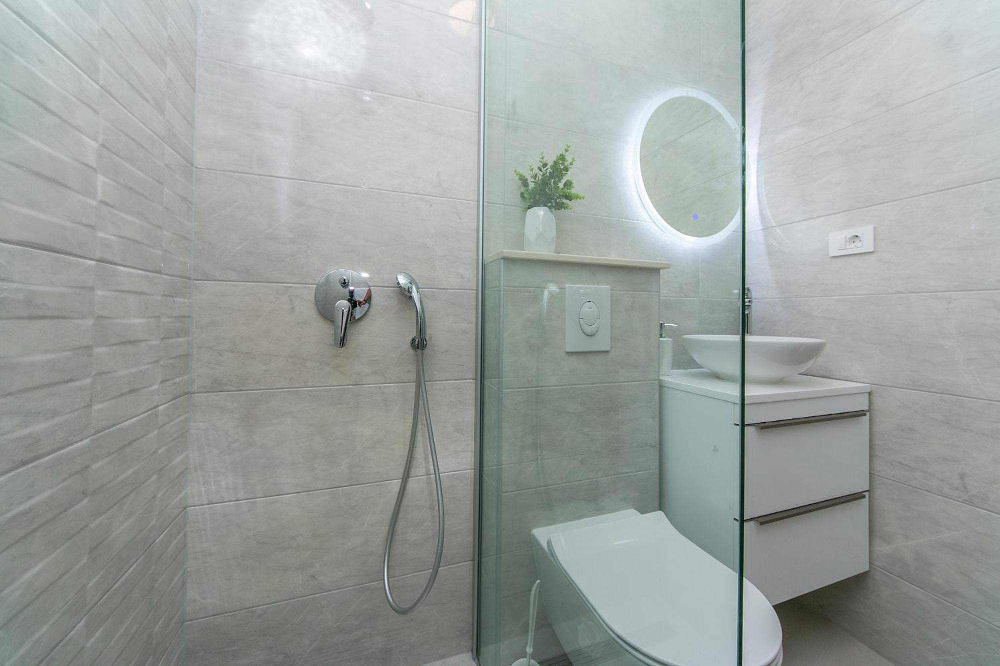 Apartments With A Parking Space Brela, Makarska - 16603 Rom bilde