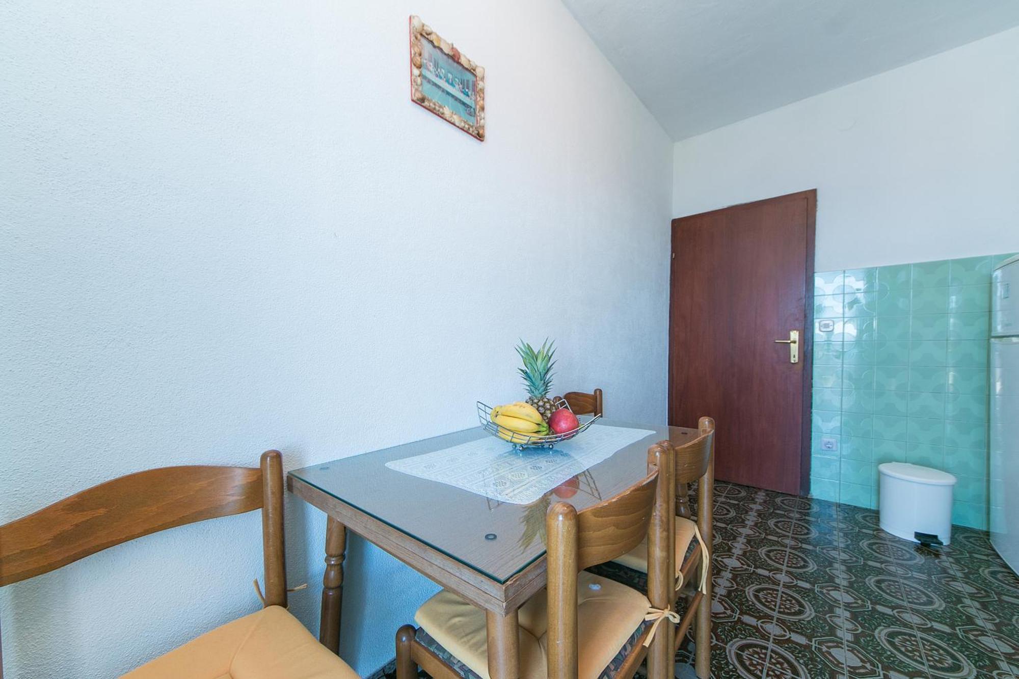 Apartments With A Parking Space Brela, Makarska - 16603 Rom bilde