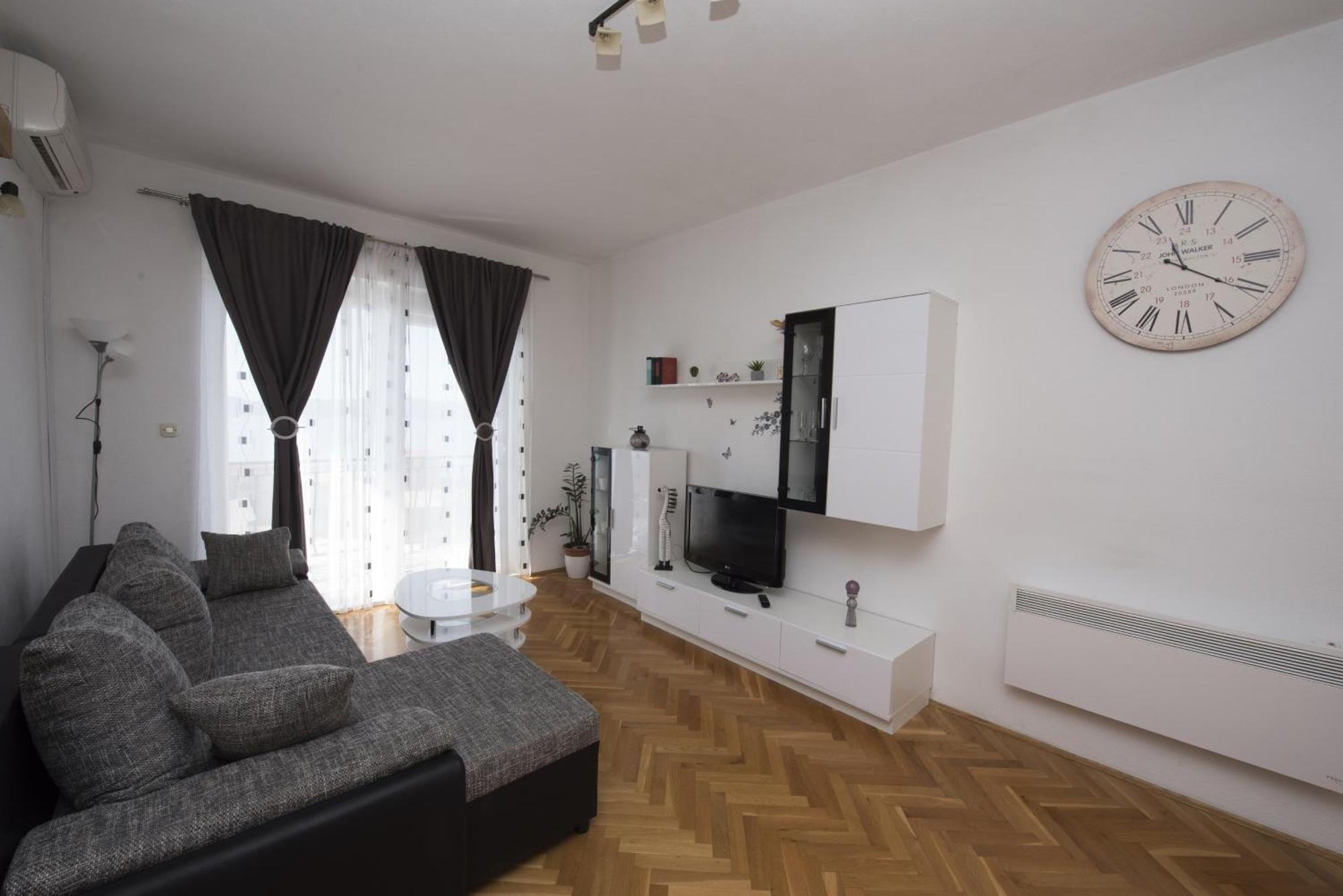 Apartments With A Parking Space Brela, Makarska - 16603 Rom bilde