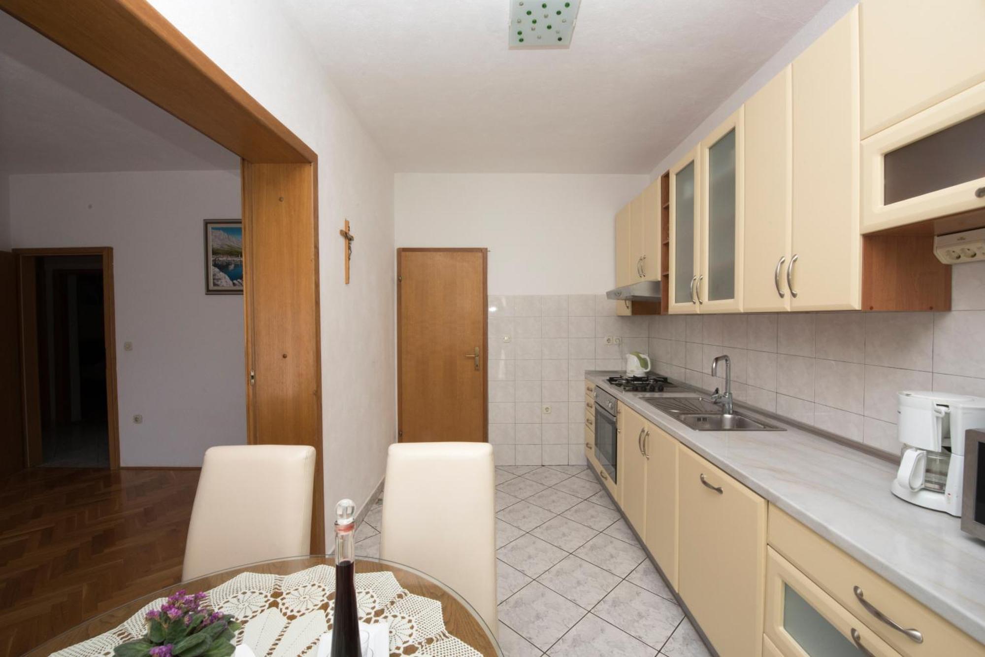Apartments With A Parking Space Brela, Makarska - 16603 Rom bilde