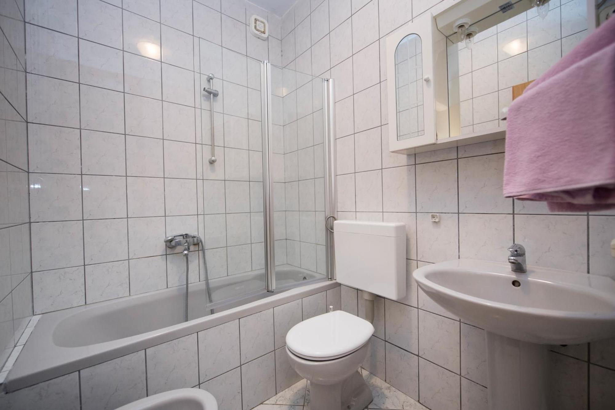 Apartments With A Parking Space Brela, Makarska - 16603 Rom bilde